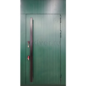 Нестандартная дверь зеленого цвета с вертикальной ручкой и терморазрывом